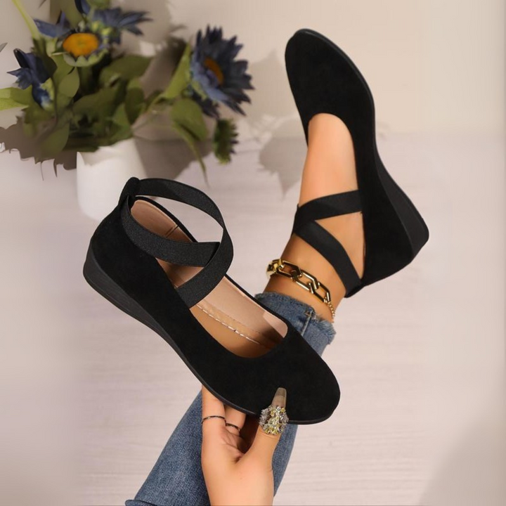 Wedge-heeled closed ballerinas