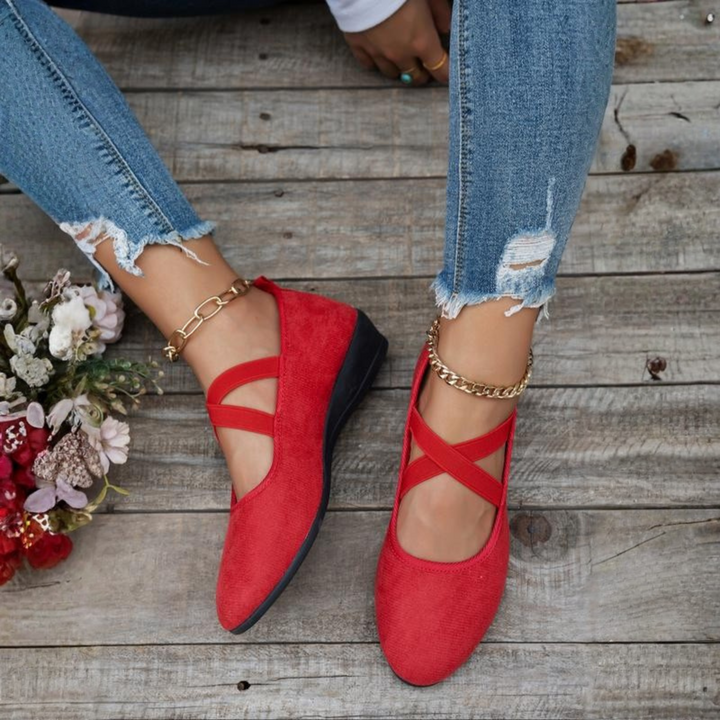 Wedge-heeled closed ballerinas