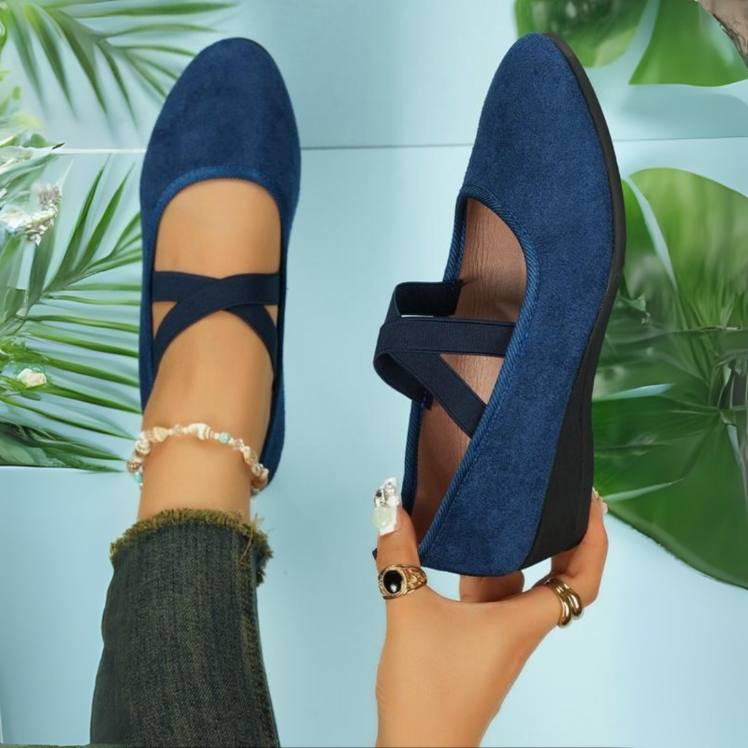 Wedge-heeled closed ballerinas